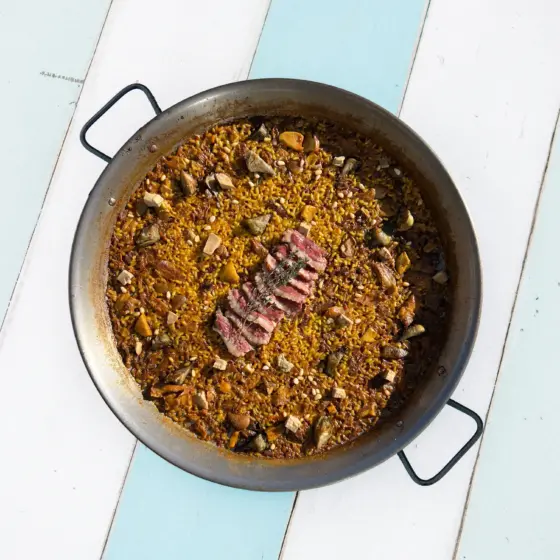 Arroz o fideuá de pato, boletus y foie