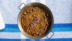 Arroz o fideuá de pato, boletus y foie