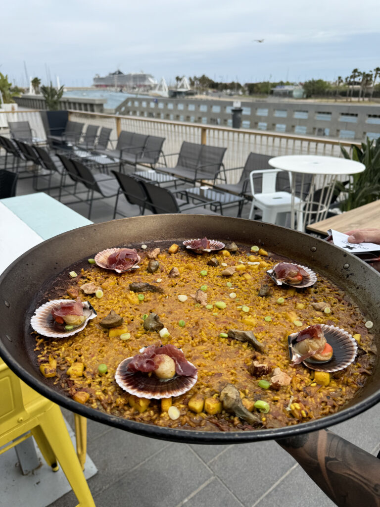 paella tipica de valencia. Arroceria Dos puerto lunas